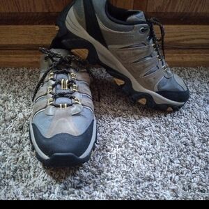 Men's Outdoor Hiking Shoes - Gray and Black